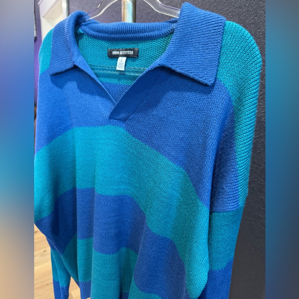 Urban Outfitters V-Neck Sweater in Blue and Teal - Picture 4 of 5